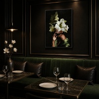 Tableau mural en toile noir mat minimaliste avec cadre en alliage, motif femme noire et fleurs, pour l'aménagement intérieur de salles d'exposition commerciales et de boutiques