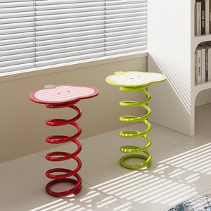 Table basse mignonne de style printanier, petite table d'appoint pour chambre à coucher ou canapé, cadeau de <span class=keywords><strong>déménagement</strong></span> style crème pour les meilleurs amis - Product Image 1