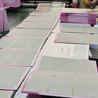 Boîte de calendrier de l'avent de luxe en papier recyclé rose gaufré avec tiroir à double porte, emballage cosmétique pour le compte à rebours de Noël