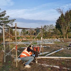 Pilote de <span class=keywords><strong>pile</strong></span> électrique avec deux moteurs pour entraîner le poteau de clôture, le poteau en T, le tuyau et les piquets dans le sol le plus dur. - Product Image 1