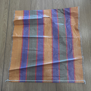 Bolsas de Compras Personalizadas de Polipropileno Tejido, Laminadas, con Diseño de Franjas Coloridas para el Mercado de Senegal, Costa de Marfil, Mali y Burkina Faso - Product Image 4
