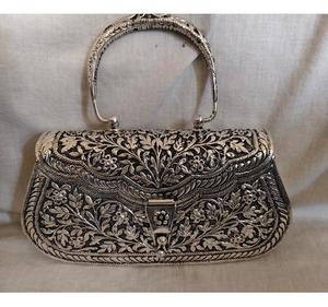 Elegante Bolsa de Regalo de Compromiso para Mujer en Plata de Ley 925 con Detalles Estilizados y Almacenamiento Práctico, el Accesorio Perfecto de la India - Product Image 5