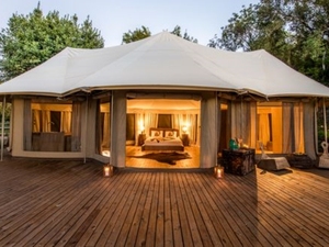 Carpa de Glamping de Lujo para Hoteles y Resorts al Aire Libre, Impermeable, con Postes de Madera, Lona Familiar con Baño, en Venta ST0927 - Product Image 2