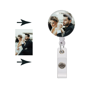 Portacredenciales Retráctil Personalizado con tu FOTO/LOGO/NOMBRE, <span class=keywords><strong>Clip</strong></span> Giratorio Resistente y Porta Identificación Vertical con Protección UV - Product Image 4