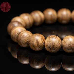 Pulsera de Madera de Agar Natural de Malasia, Cuentas Redondas de 10 mm, Grado Casi Sumergible, Joyería Aromática Hecha a Mano - Product Image 3