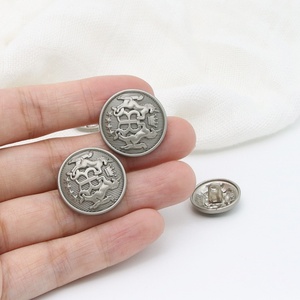 เสื้อแจ็คเก็ตผู้ชายทันสมัยและทนทาน กระดุมโลหะ กระดุมเย็บผ้าทรงกลมทำจากโลหะผสมสังกะสี พร้อมเทคนิคการชุบเคลือบ - Product Image 3