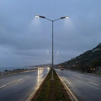 Platform Lampu Jalan LED Tenaga Surya Hibrida Terhubung, IP67, untuk Penggunaan di Jalan, dengan Gateway, Posisi, Alarm Kabel Rusak, dan Aset