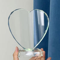 Trophée en cristal en forme de cœur avec base lumineuse LED personnalisée