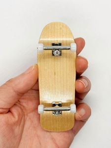 ฟิงเกอร์สเก็ตบอร์ดไม้เมเปิ้ล 5 ชั้น แบบกำหนดเองจากแคนาดา มินิสเก็ตบอร์ด - Product Image 3