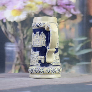 Chope à bière classique en porcelaine du Fujian - Relief de la porte de Viru et de la cathédrale d'Alexandre-Nevski - Product Image 3