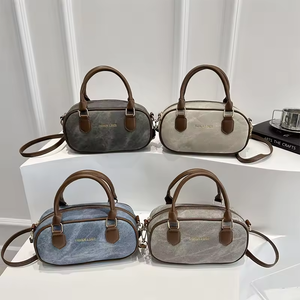 Sac à main Boston rétro en nylon, grande capacité, motif lettres, nouvelle texture, tendance et simple, collection été 2026, sac bandoulière et sac traversin - Product Image 1