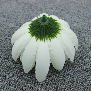 Fábrica al por mayor China Amarillo Blanco artificial crisantemo <span class=keywords><strong>flores</strong></span> <span class=keywords><strong>de</strong></span> seda cabeza flor artificial <span class=keywords><strong>para</strong></span> decoración funeraria - Product Image 5