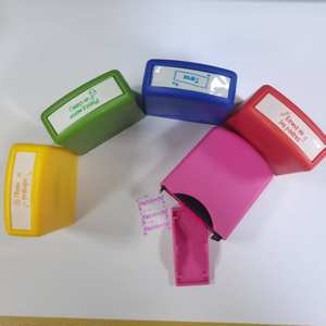 Vente en gros Paquet de 5 joints d'encouragement de combinaison espagnole Tableaux blancs en plastique de différentes couleurs pour les <span class=keywords><strong>commentaires</strong></span> des enseignants - Product Image 3