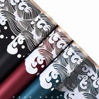 Revêtement en PVC imprimé de fleurs pour cadeaux Papier d'emballage imperméable à motif corail avec des couleurs vives lisses rafraîchissantes personnalisées