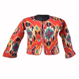 Veste courte d'hiver en coton polaire respirant, réversible, imprimée et matelassée, fabriquée à la main en Inde pour femmes et filles - Product Image 1