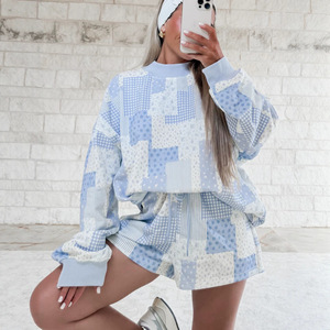 Set Pakaian Santai 2 Potong Wanita Biru Motif Patchwork Floral Gingham Stripe, Atasan Sweatshirt Lengan Panjang Kerah Bulat dan Celana Pendek Kasual - Product Image 2