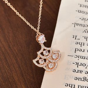 Collana a doppio strato con farfalla <span class=keywords><strong>e</strong></span> fiore in ottone, con <span class=keywords><strong>stelle</strong></span> <span class=keywords><strong>e</strong></span> diamanti - Gioiello semplice con catena a collare - Product Image 3