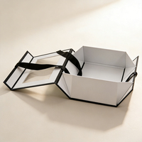 Boîte cadeau rigide blanche personnalisée avec couvercle et base, fenêtre transparente en PVC et nœud en ruban de satin noir pour emballage de sous-vêtements ou de cadeaux de mariage