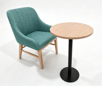 Fauteuil rembourré moderne en tissu avec pieds en bois massif, ensemble table et fauteuil confortable pour hôtel, restaurant, maison, salle à manger