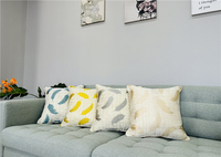 Housse de coussin décorative en jacquard métallique à motif plumes, double face, avec passepoil, fournie directement par l'usine