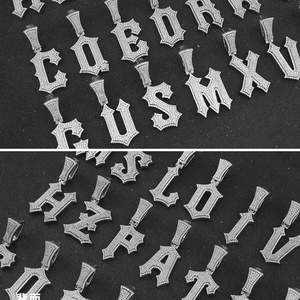 Colgante de letra unisex personalizable con circonitas y nombre personalizado, de cobre, para fiestas cristianas - Product Image 6