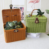 Panier de pique-nique tissé portable en gros avec verrou et couvercle, personnalisable OEM ODM, panier de rangement pour festivals et cadeaux d'entreprise