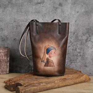 Bolso Ando de Cuero Vacuno Genuino, Tipo Cubo, para Mujer, Estilo Vintage, con Estampado, Abierto por Arriba - Product Image 1