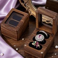 Boîte de présentation de bijoux en bois avec couvercle en verre, trois compartiments rembourrés, fermoir métallique pour boucles d'oreilles, broches, cadeau pour la maison