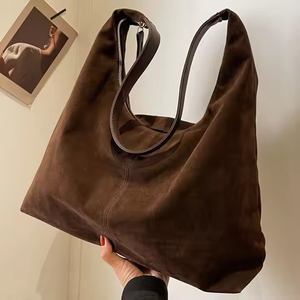 Borsa a Mano di Lusso Vintage da Donna in Pelle Scamosciata Sintetica Effetto Satinato Borsa a Tracolla a Spalla Tipo Cuscino con Cerniera e Lettera Personalizzata - Product Image 5