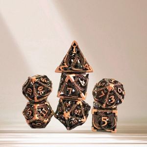 ชุดลูกเต๋าโลหะกลวงทรงหลายเหลี่ยม 7 ชิ้น ทำจากทองเหลืองแกะสลัก D4-D20 สไตล์ยอดนิยมสำหรับอุปกรณ์เสริมเกมกระดาน DND RPG - Product Image 1
