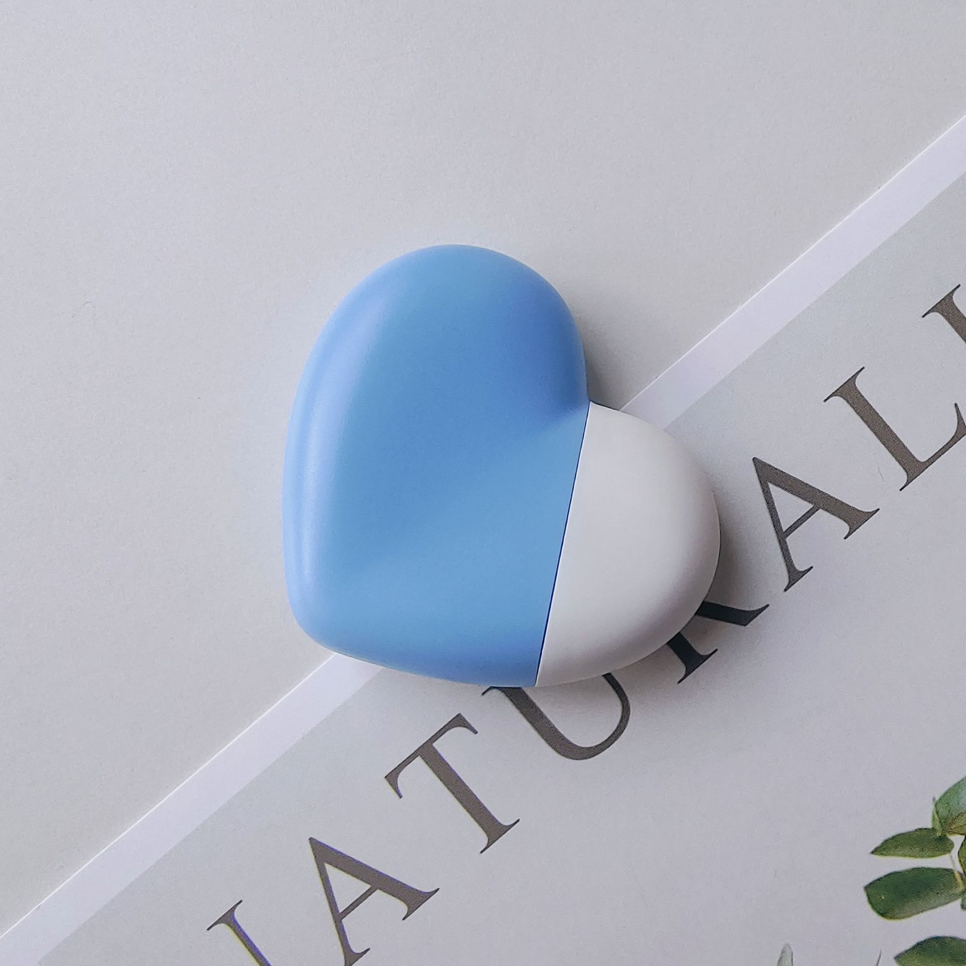 35283 couteau à sourcils love bleu