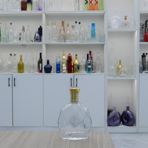 Bouteille élégante de brandy <span class=keywords><strong>VSOP</strong></span> en verre de 700 ml avec bouchon doré, bouchon en polymère pour l'emballage du <span class=keywords><strong>cognac</strong></span> - Product Image 6