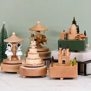 गर्म बिक्री सुंदर रचनात्मक मज़ा लकड़ी अनुकूलन लकड़ी के हाथ क्रैंक संगीत बॉक्स बच्चों के लिए जन्मदिन का उपहार