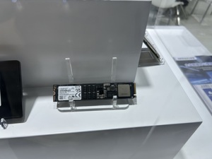 PM9A3 960GB NVMe SSD MZ1L2960HCJR-00A07 PCIe Gen4 X4 M.2 22110 Unità a Stato Solido Enterprise 5500MB/s Lettura 1400MB/s - Product Image 6