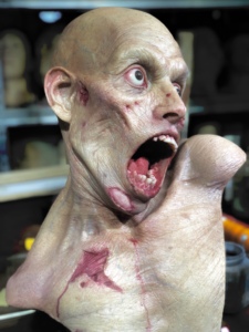 Statue de zombie en silicone hyper réaliste grandeur nature de qualité muséale, personnage d'horreur, figurine en cire pour maison hantée - Product Image 5
