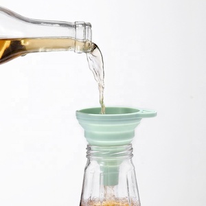 Funil dobrável de silicone para cozinha, funil dobrável portátil sem BPA para transferência de líquidos de óleo e água, venda quente de fábrica - Product Image 2