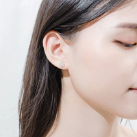 925 Sterling Silber Feiner Schmuck Trendige Vierblättrige Glücksklee-Design Zirkon-Ohrstecker für Damen Großhandel