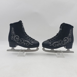 Patins à <span class=keywords><strong>glace</strong></span> en cuir confortable <span class=keywords><strong>noir</strong></span> pour femmes et filles avec lame en acier au carbone haute ténacité et nœud papillon - Product Image 3