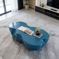Table basse nordique minimaliste en fibre de verre laquée, grande table d'appoint sculpturale unique en forme de galet, mobilier d'intérieur