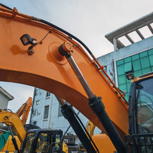 Excavadora de Orugas Usada Hyundai 220LC, Hidráulica Original, Pocas Horas, Maquinaria de Construcción de Servicio Pesado - Product Image 6