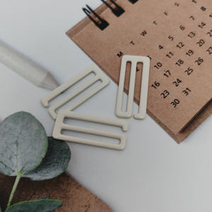 Venta al por mayor de anillas de sujetador de metal recubiertas de nailon con 9 ganchos, accesorios de lencería de aleación ecológica, conectores de tiras con patrones para ropa interior - Product Image 2