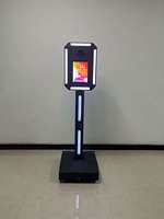 Photomaton Robotisé Autonome avec Lumières RGB, Télécommande Sans Fil, Compatible iPad, Caméra, Structure Métallique Portable