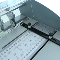 Machine automatique multifonctionnelle H500 personnalisée Machine électrique à perforer pliante pour couper les plis et les plis.
