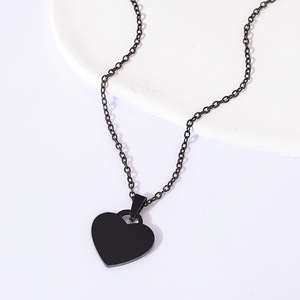 Collana con ciondolo in acciaio inossidabile incisa con logo UV Laser a forma di cuore in oro rosa - Product Image 4