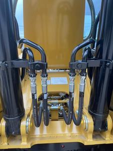Excavadora de cadenas CAT 320GX con cazo de excavación, equipo de construcción de alta resistencia de color amarillo - Product Image 6