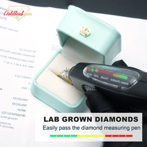 Bague en or jaune 18 carats plaqué or avec diamant de laboratoire taille ovale, certifiée IGI, DEF VVS, style classique pour homme et femme - Product Image 2