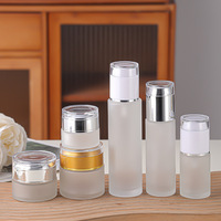 Emballage cosmétique 30ml 50ml 60ml 100ml Bouteille en verre pour huile essentielle et lotion transparente givrée avec bouchon pulvérisateur doré argenté