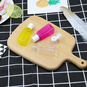 Mini bouteilles transparentes 30ml 1oz bouteille trapézoïdale à rabat logo personnalisé bouteille en plastique de gel liquide pour soins de la peau sérum lotion shampooing - Product Image 4