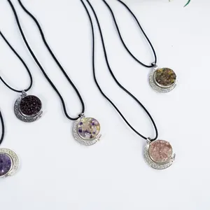 Kalung batu kristal campuran alami liontin bentuk bulan warna-warni baru untuk hadiah