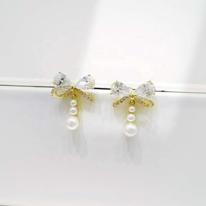 Pendientes de plata de ley 925 con diseño de flor de verano y perla, joyería fina, pequeños y lindos pendientes de lazo y mariposa para niñas. - Product Image 2